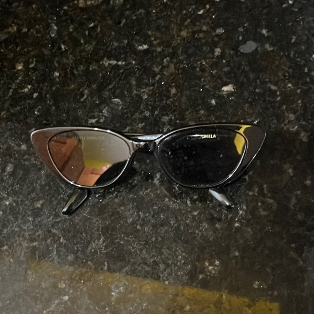 Gentle monster, cat eye sunglasses